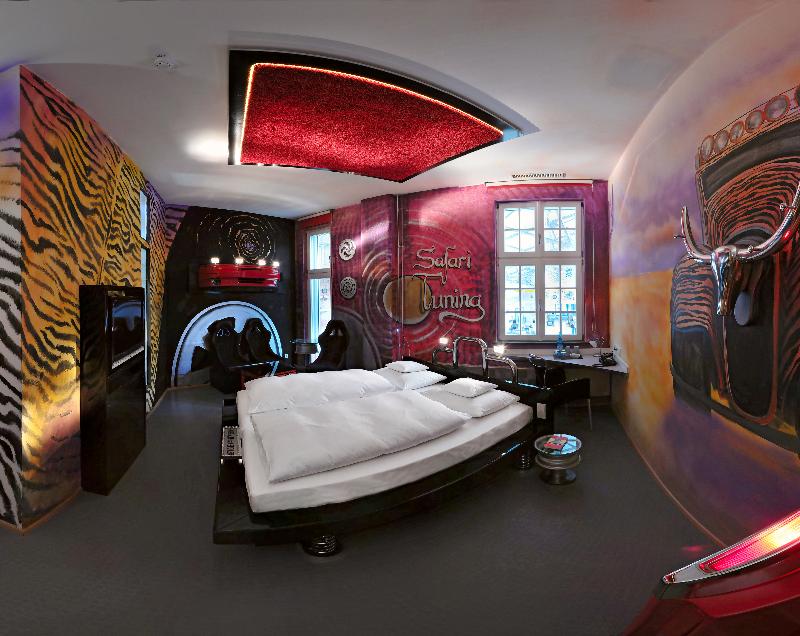 V8 Hotel Classic Motorworld Region Stuttgart - Oda