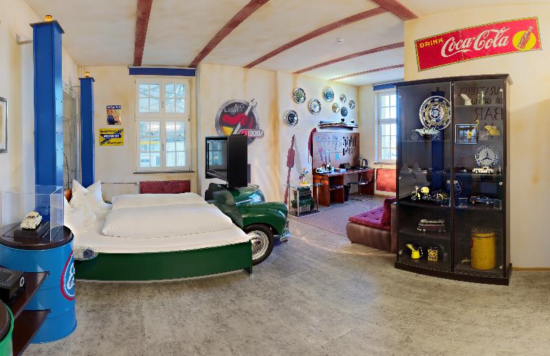 V8 Hotel Classic Motorworld Region Stuttgart - Oda