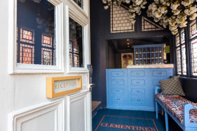 Hotel Clementine - Lobi