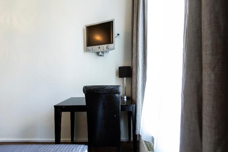Quentin England Hotel - Oda