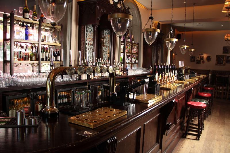 White Hart Hotel & Apartments - Bar