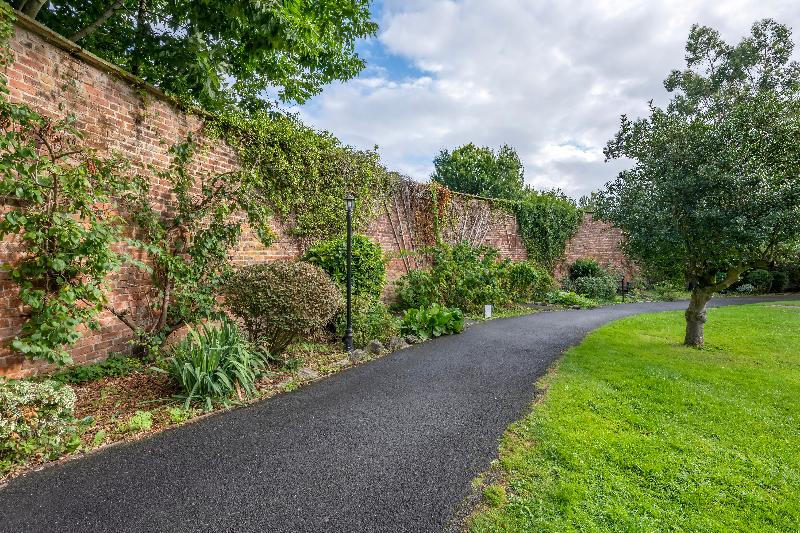 Thurnham Hall Resort - Genel