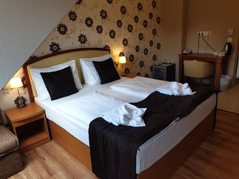 Six Inn Hotel - Genel
