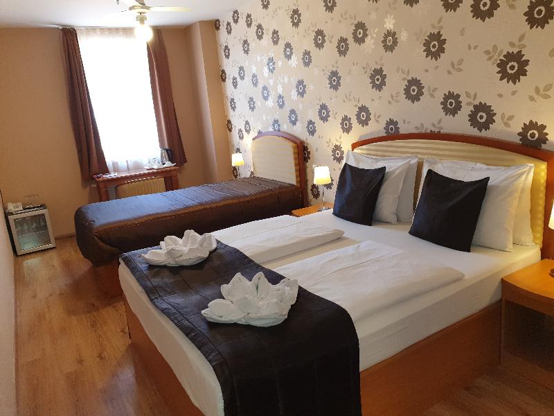 Six Inn Hotel - Oda