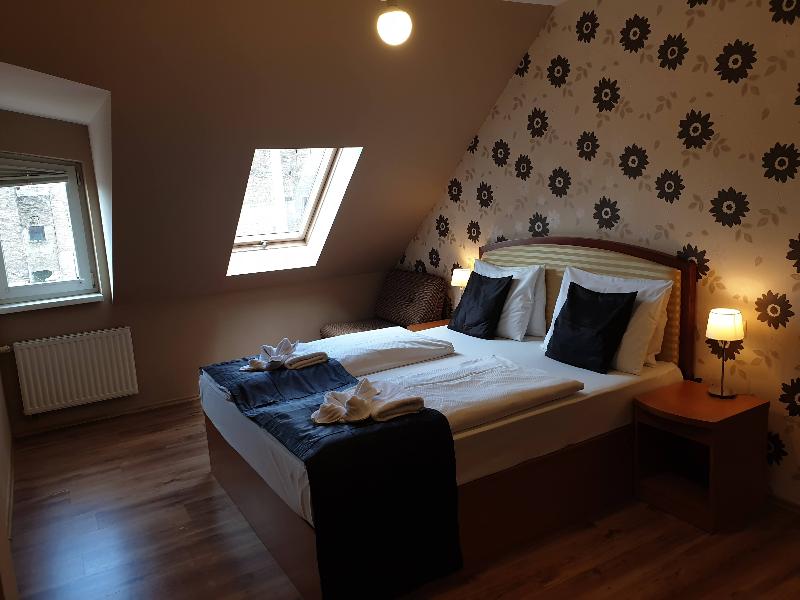 Six Inn Hotel - Oda
