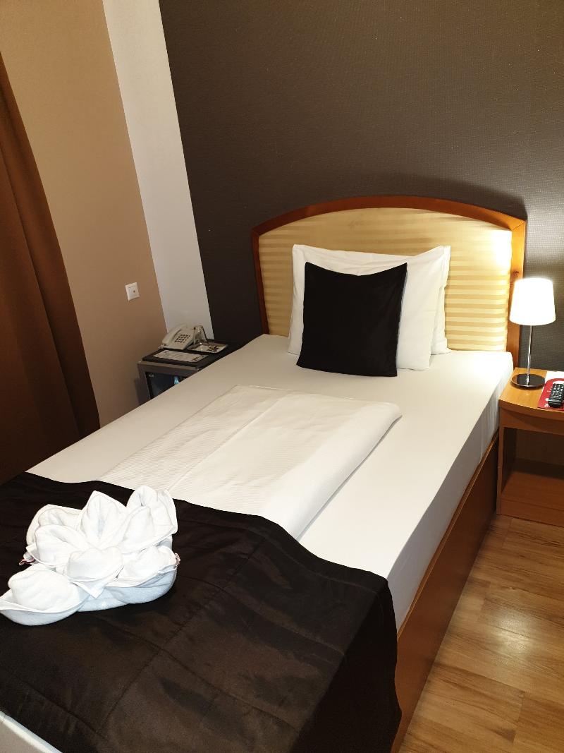 Six Inn Hotel - Oda