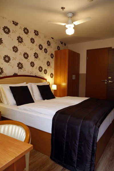 Six Inn Hotel - Oda