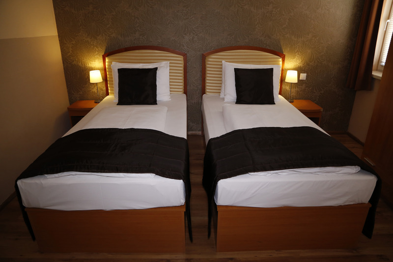 Six Inn Hotel - Oda
