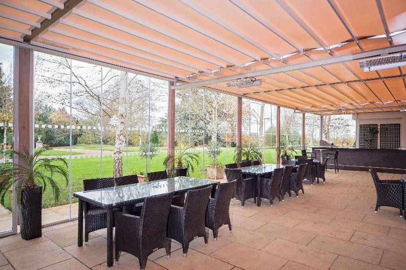 Oatlands Park Hotel - Bar