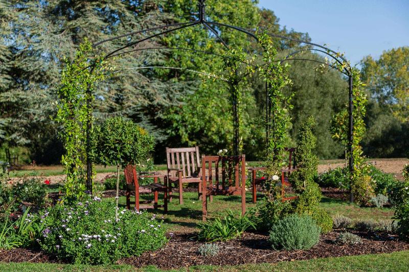 Oatlands Park Hotel - Genel
