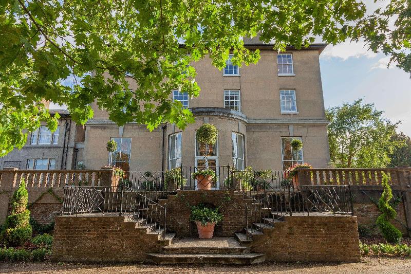 Oatlands Park Hotel - Genel