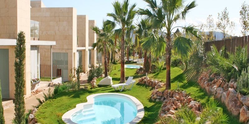 L'Escala Resort - Genel