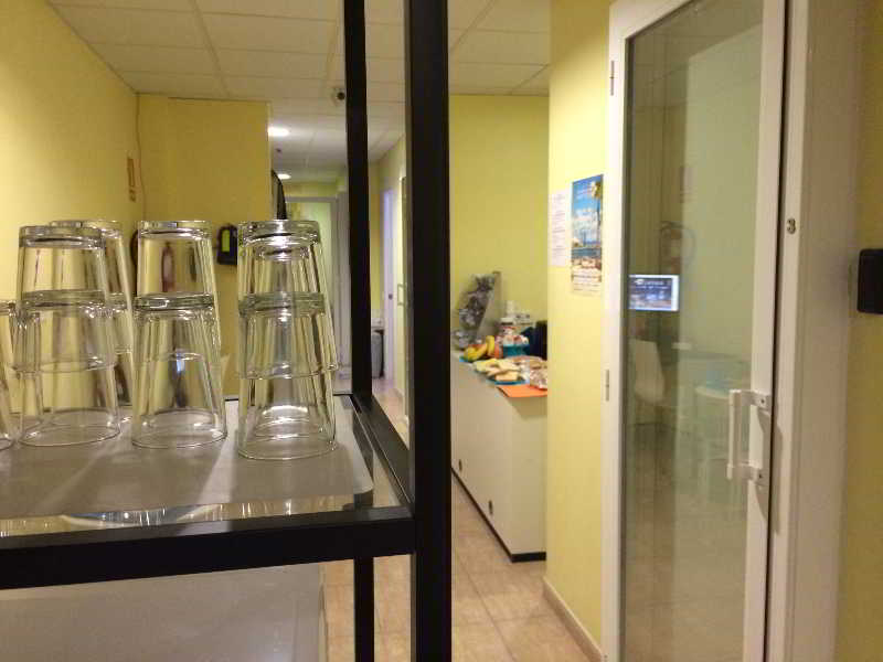 Barcelona City North Hostal - Genel