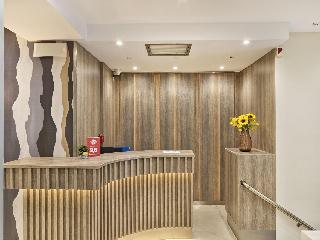 Piraeus Inn
