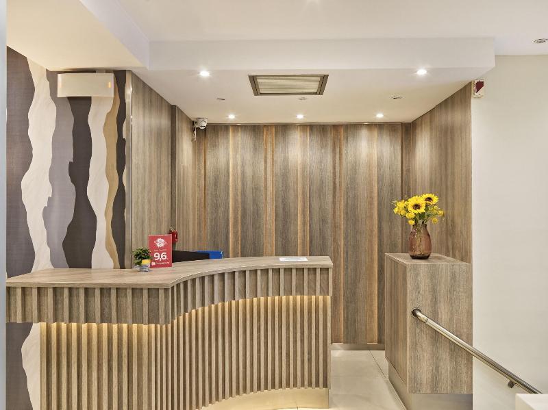 Piraeus Inn - Genel