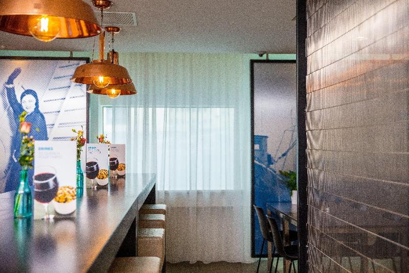 Holiday Inn Express Rotterdam-Central Station - Bar