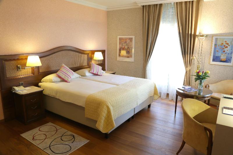 Hotel Bellevue Au Lac - Oda