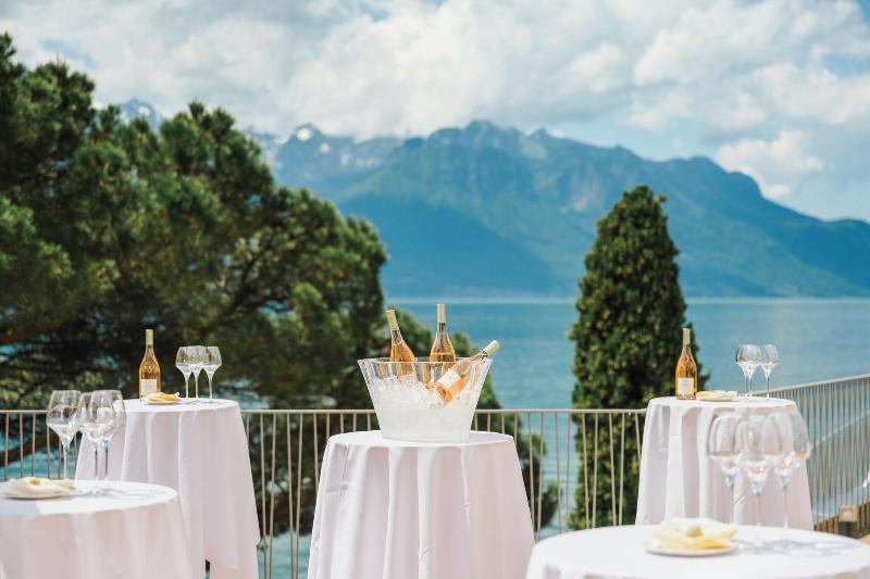 Mona Montreux - Genel