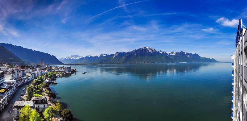 Mona Montreux - Genel