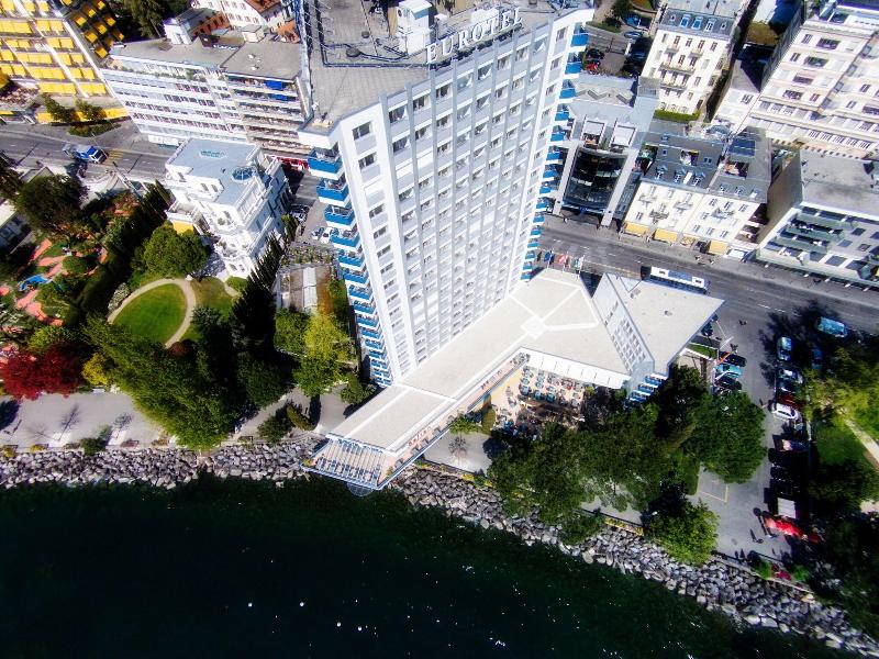 Mona Montreux - Genel