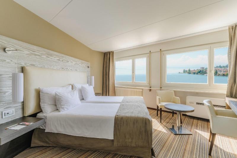 Mona Montreux - Oda