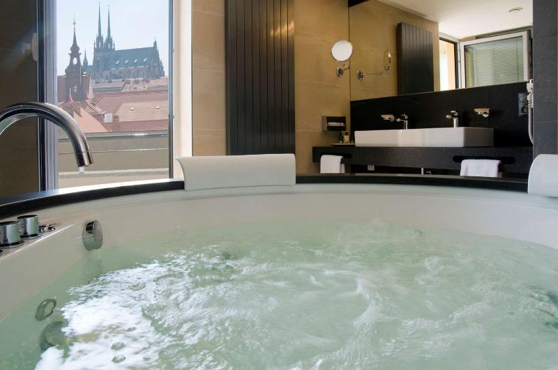 INTERNATIONAL BRNO - Aktivite