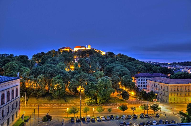 INTERNATIONAL BRNO - Genel