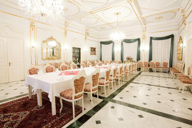 Pannonia Hotel - Lobi
