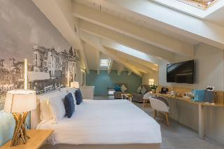 Avenue Hotel