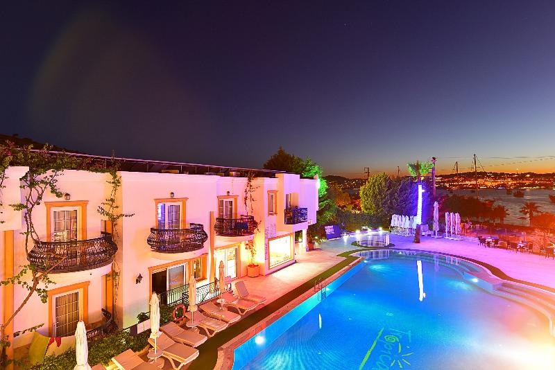 Tropicana Beach Hotel - Genel