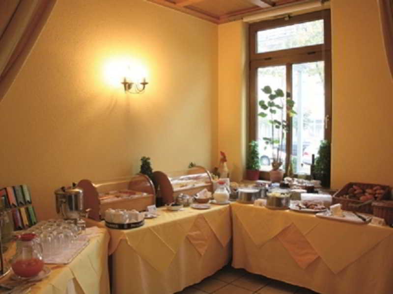 Golden Leaf Hotel Perlach Allee Hof fotoÄŸrafÄ±