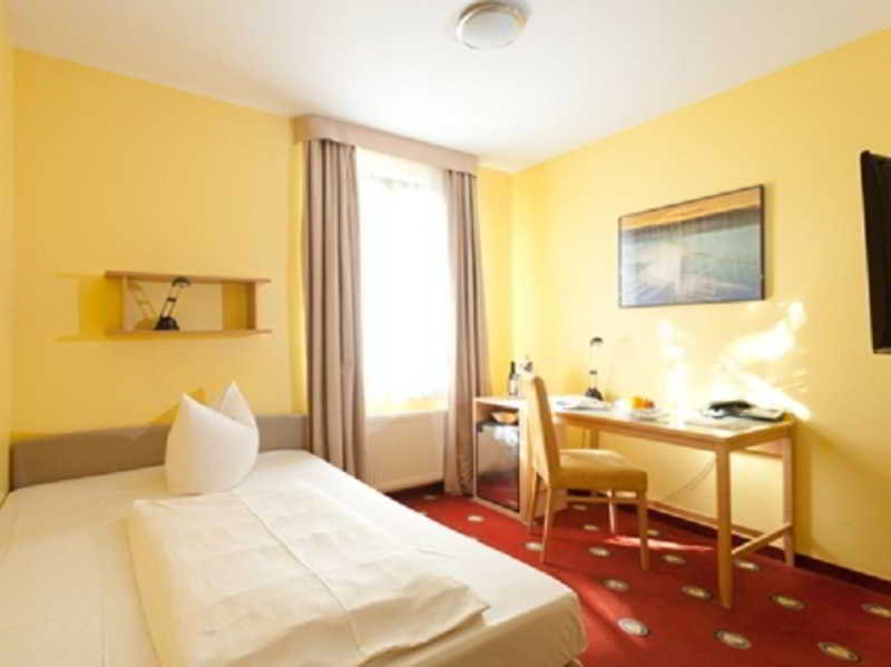 Golden Leaf Hotel Perlach Allee Hof fotoÄŸrafÄ±