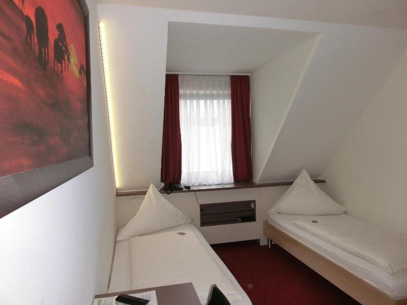 Central Hotel Garni - Oda