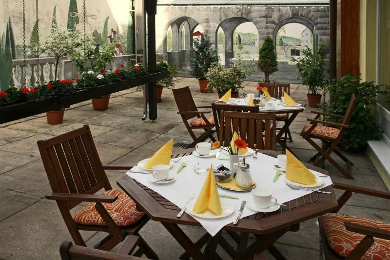 Central Hotel Garni - Restoran