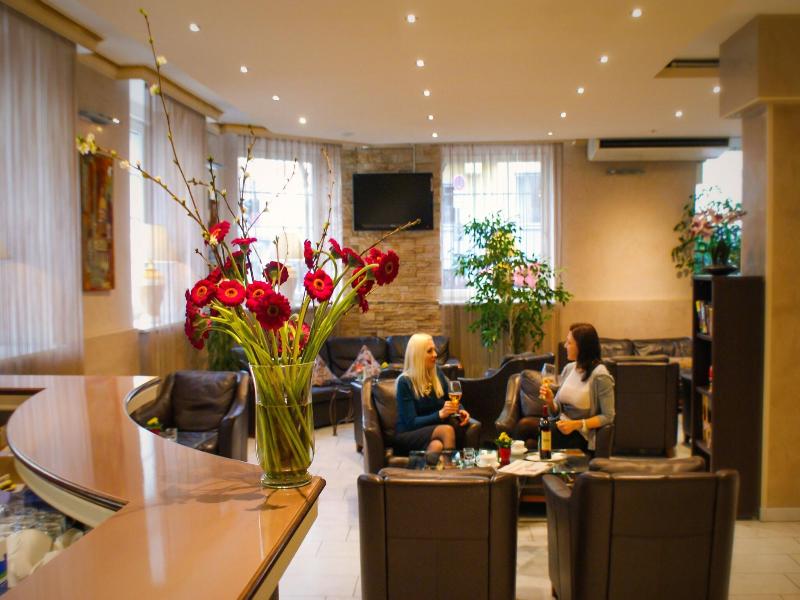 Atomis Hotel Dusseldorf City - Lobi