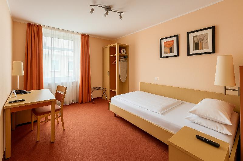Atomis Hotel Dusseldorf City - Oda