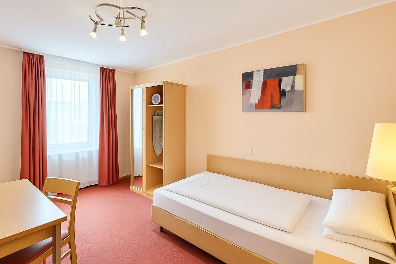 Atomis Hotel Dusseldorf City - Oda