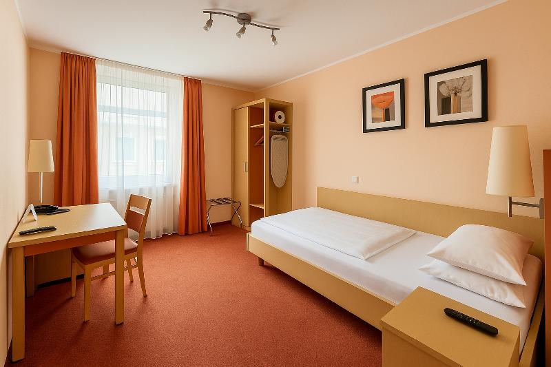 Atomis Hotel Dusseldorf City - Oda