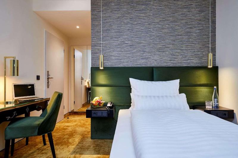 Das Carls Hotel Düsseldorf - Oda