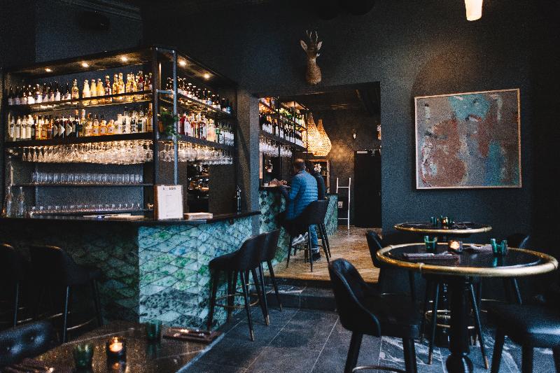 Lulu Gulsdmeden - Bar