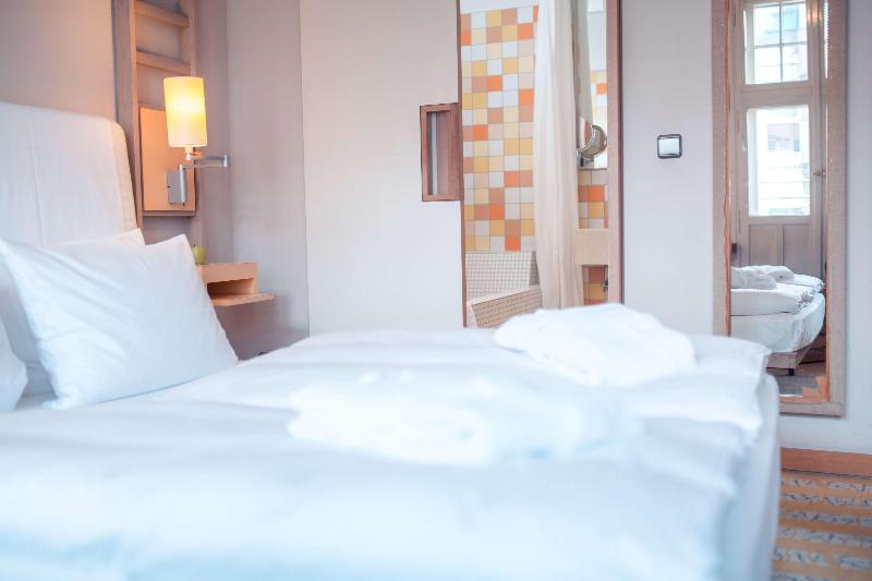 Hotel Bleibtreu Berlin by Golden Tulip - Oda