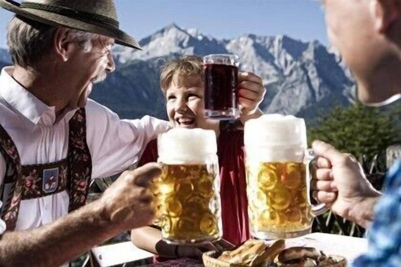 Hotel Roter Hahn garni - Genel