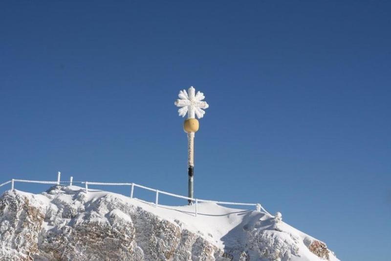 Hotel Roter Hahn garni - Genel