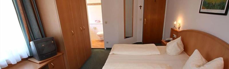 Hotel Roter Hahn garni - Oda