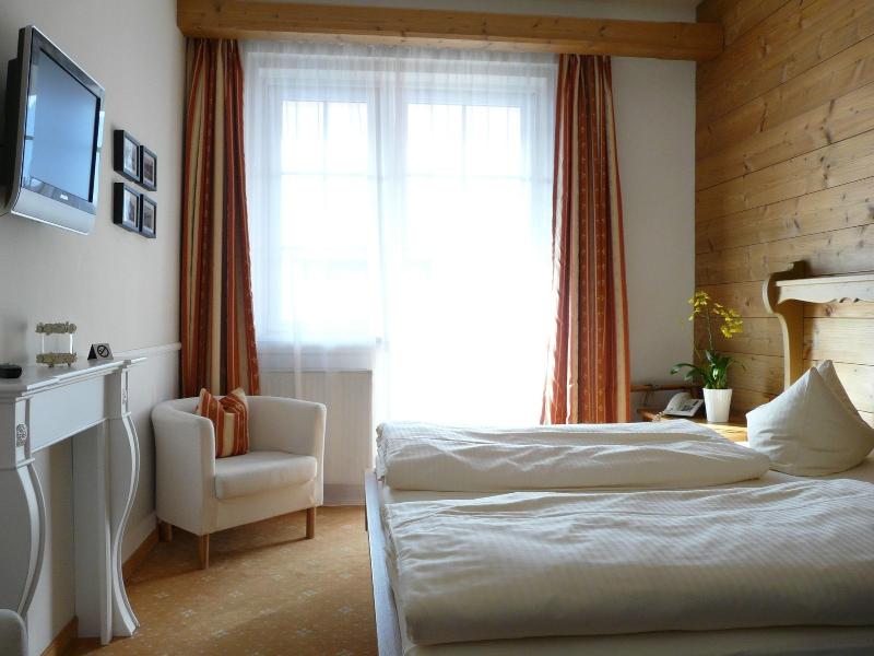 Hotel Roter Hahn garni - Oda
