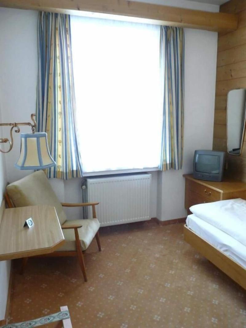 Hotel Roter Hahn garni - Oda