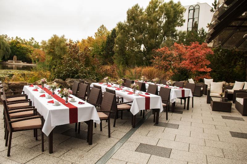 ACHAT Hotel Regensburg im Park - Teras
