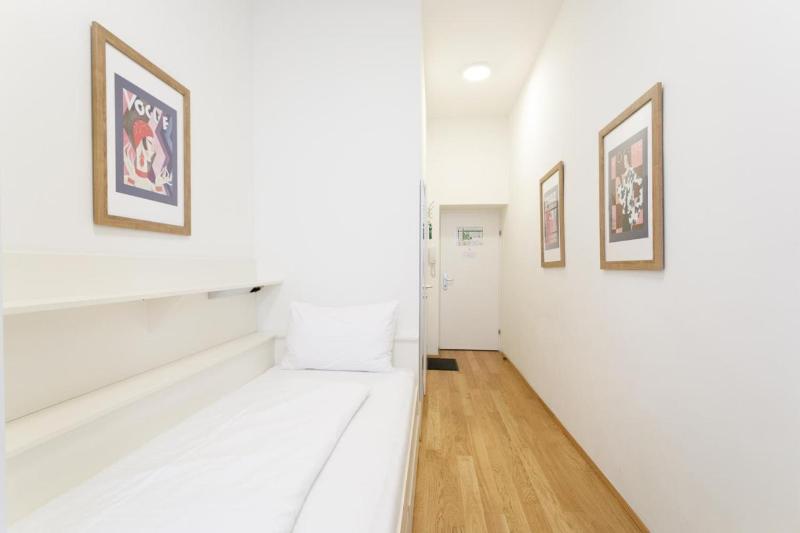 Riess City Hotel self check in - Oda