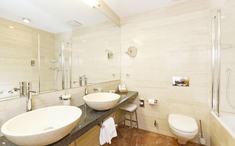 Schweizerhaus Swiss Quality Hotel - Oda
