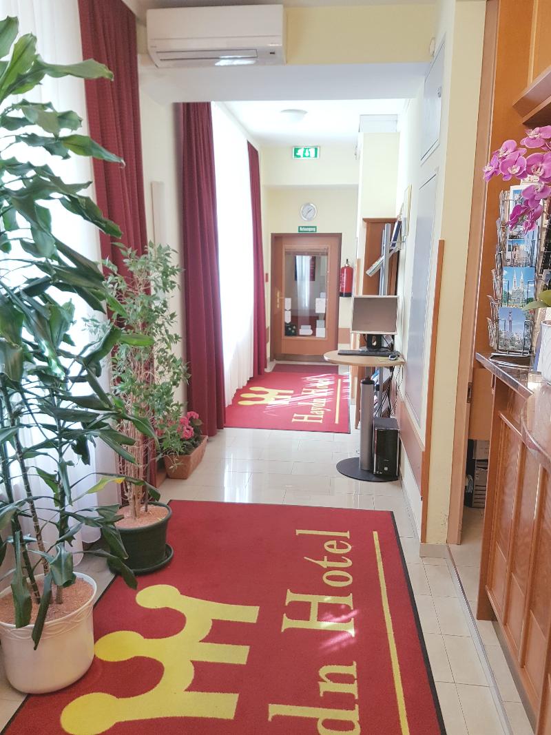 Hotel Pension Haydn - Lobi